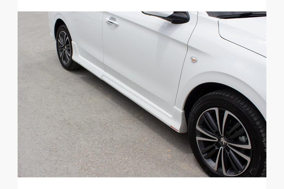 Citroen C-Elysee 2013–2022 Sideskirts 2017+ (spuitklaar) Image
