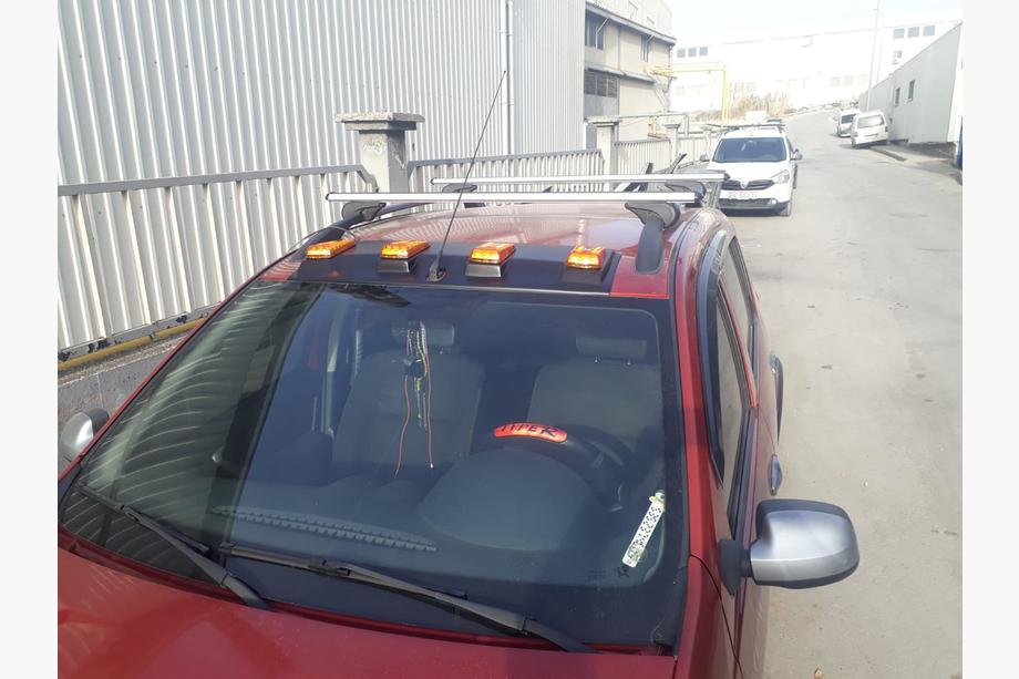 Renault Sandero 2007–2013 Zonneklep voor voorruit (LED, mat zwart) Foto 1