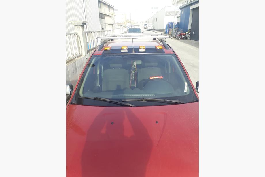 Renault Sandero 2007–2013 Zonneklep voor voorruit (LED, mat zwart) Foto 3