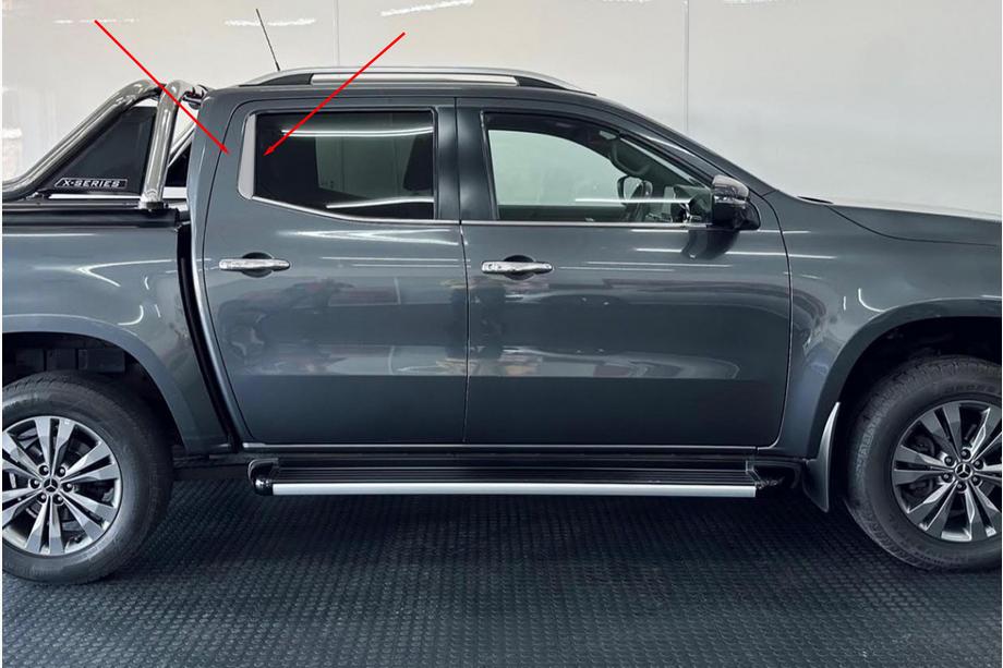 Mercedes X-klasse 2017–2020 RVS sierlijsten achterste deurstijlen (2 stuks) Image
