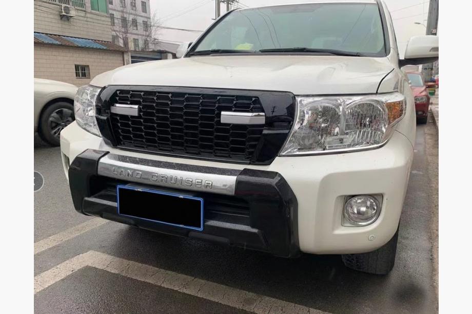 Toyota Land Cruiser 200 2007–2021 Radiateurgrille met opschrift 2012-2016 (GR Sport) Image