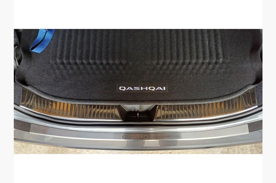Nissan Qashqai 2021– Achterbumper beschermlijst Carmos (RVS) Foto 1