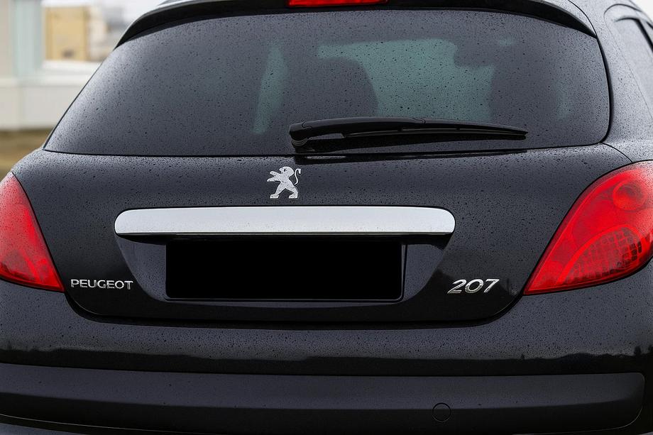 Peugeot 207 2006–2014 RVS sierstrip boven het kenteken Image