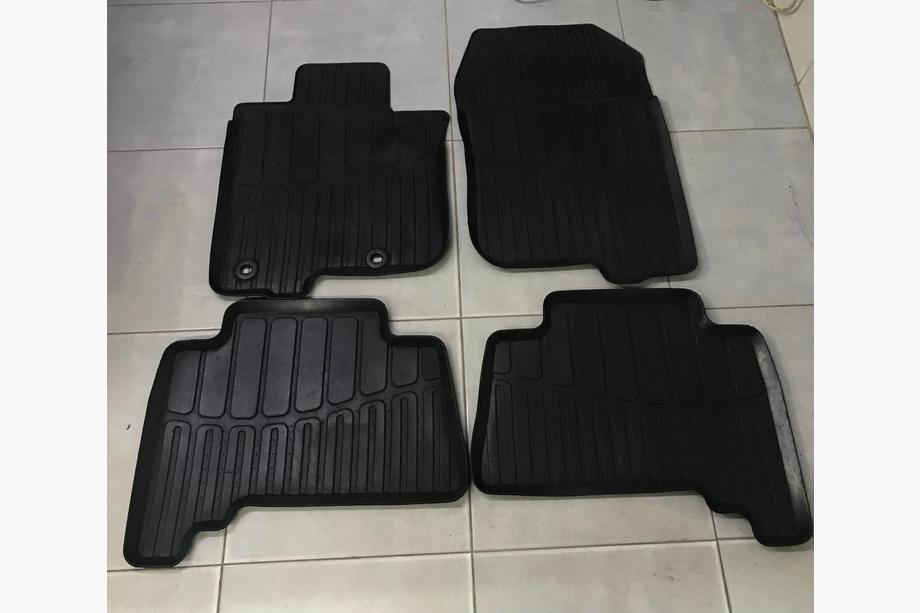 Toyota Land Cruiser Prado 150 2009–2023 Rubberen vloermatten (2013-2022, origineel) gebruikt Image