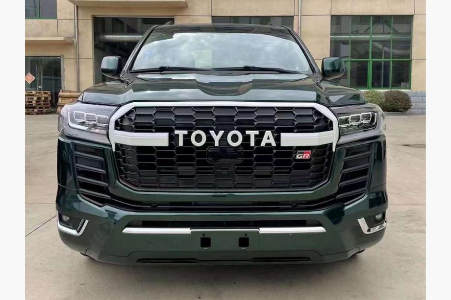 Toyota Land Cruiser 200 2007–2021 Restyling kit voor LC 300 GR Foto 3