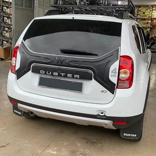 Kunststof sierlijst voor kofferklep Dacia Duster 2008–2018 foto 1