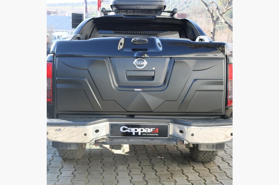 Nissan Navara 2006–2015 Achterklep afdeklijst (ABS) Image