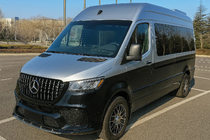 Mercedes Sprinter W907/W910 2018– Voorbumper met grille V1 (AMG) foto 1