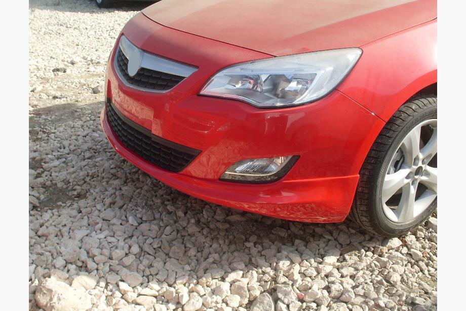 Opel Astra J 2009–2015 Voorlip onderzijde 2010-2012 (spuitklaar) Foto 1