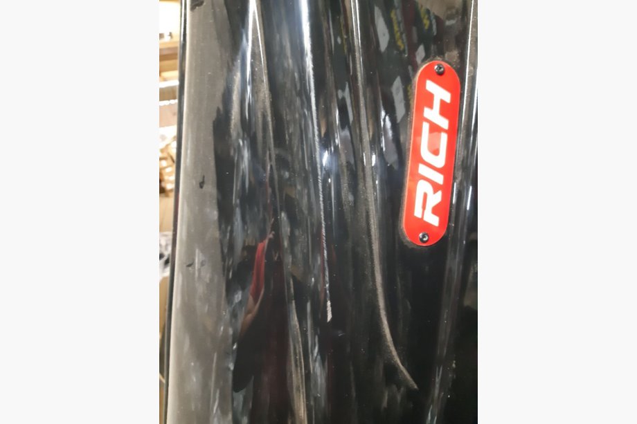 OPRUIMING! Dakkoffer RICH zwart hoogglans (500 l, KAPOT) Foto 4