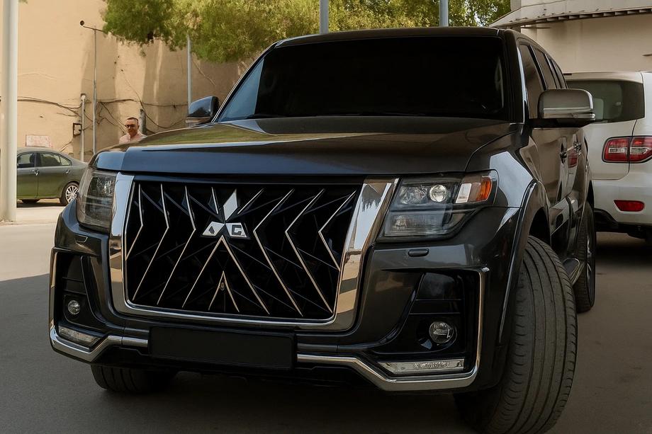 Mitsubishi Pajero Wagon IV 2006–2021 Bodykit set Black Hawk Image