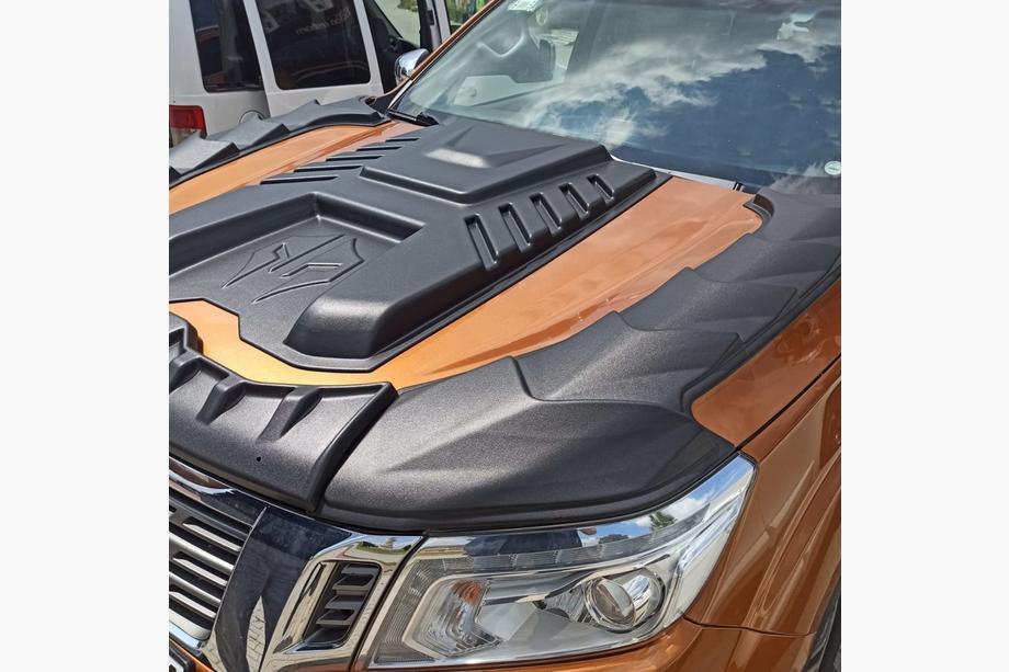 Nissan Navara/NP300 2016– Motorkapcover (ABS) Foto 1