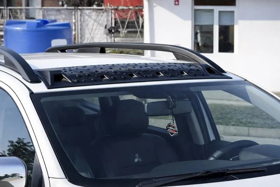 Mitsubishi L200 2015–2024 Voorruitspoiler (ABS) Image