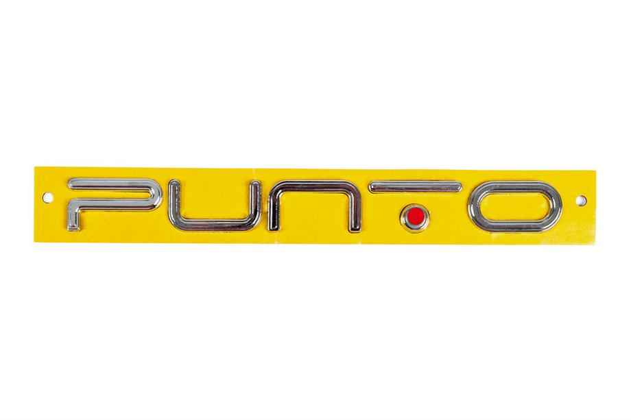 Fiat Punto Grande/EVO 2006–2018 Punto letters-embleem voor EVO (rode stip, 2037a) Image