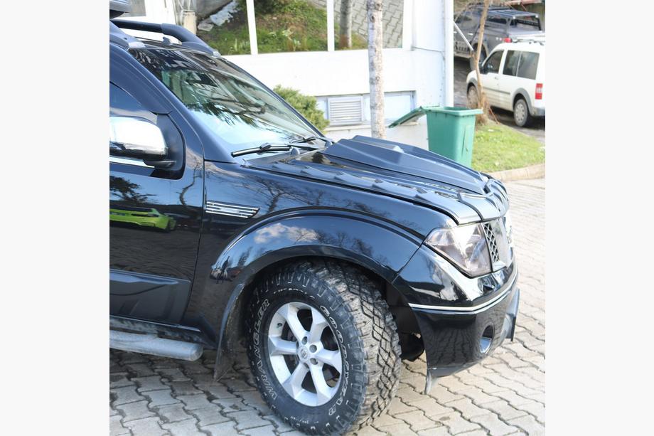 Nissan Navara 2006–2015 Motorkap afdekset DRAGON (3-delig) Foto 5