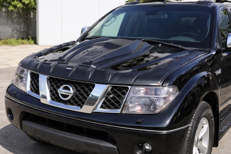 Nissan Navara 2006–2015 Motorkap afdekset DRAGON (3-delig) Foto 1