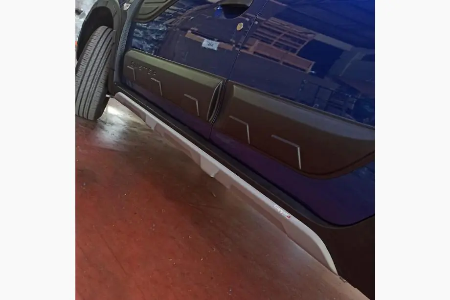 Dacia Duster 2018–2024 EuroCap dorpelranden/side skirts (2 stuks, grijs) Image