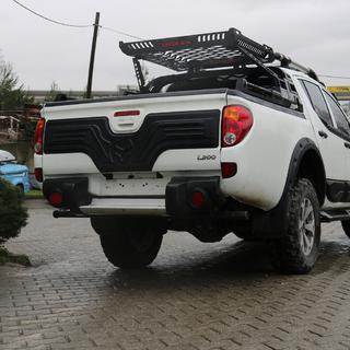 Kunststof sierlijst voor kofferklep Mitsubishi L200 2006–2015 foto 2