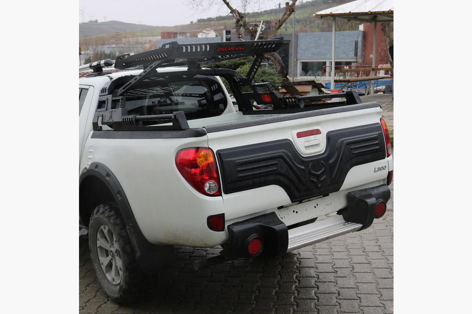 Mitsubishi L200 2006–2015 Kunststof sierlijst voor kofferklep Image