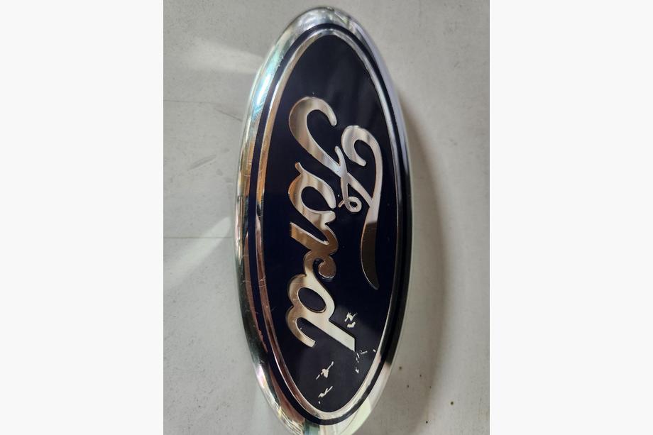 Ford Fusion 2002–2012 Afgeprijsd! Voorste embleem (met clips) Image