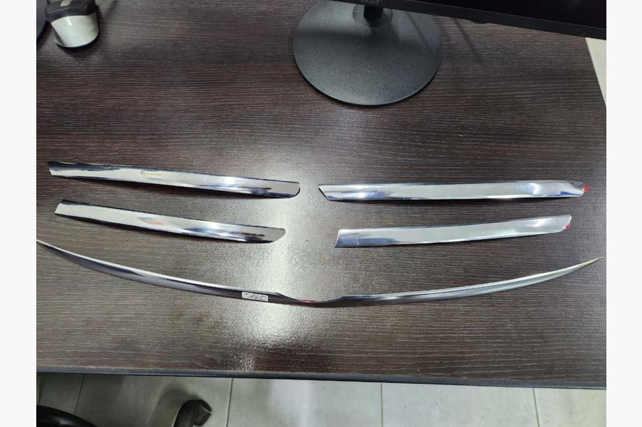 Mercedes ML W163 1997–2005 AFGEPRIJSD! Chroom grille randlijsten Image