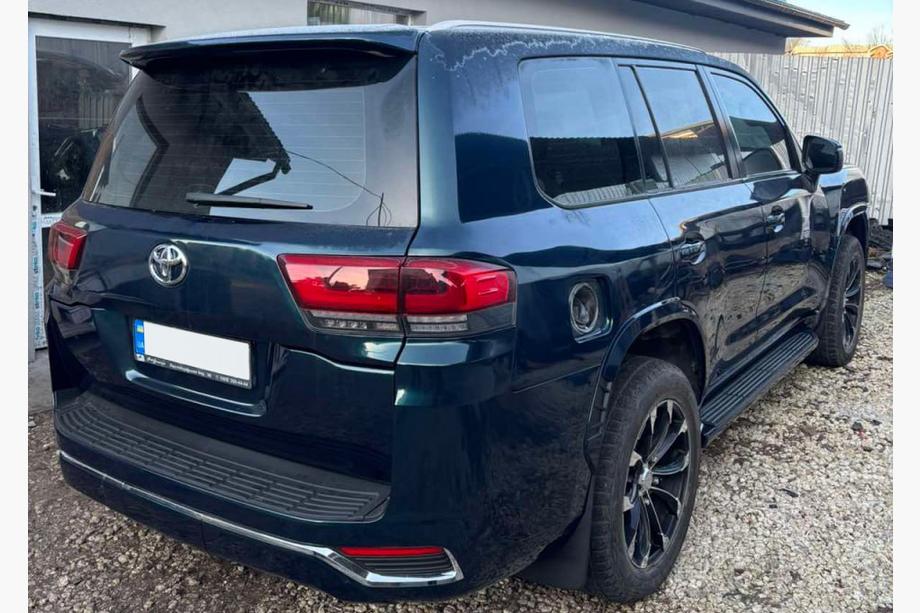 Toyota Land Cruiser 200 2007–2021 Restylingkit voor LC 300 High-Line (complete set) Foto 10