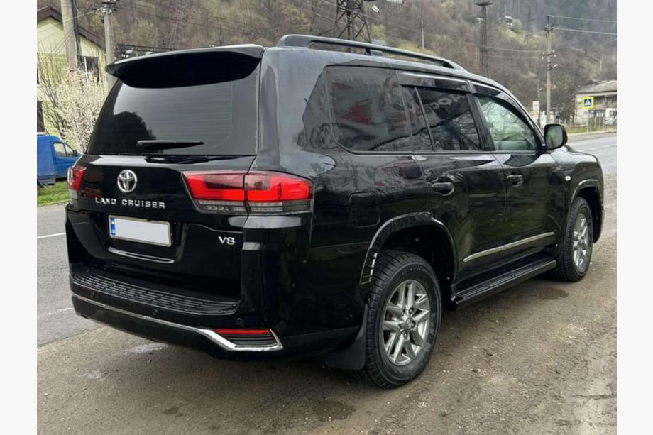 Toyota Land Cruiser 200 2007–2021 Restylingkit voor LC 300 High-Line (complete set) Foto 6