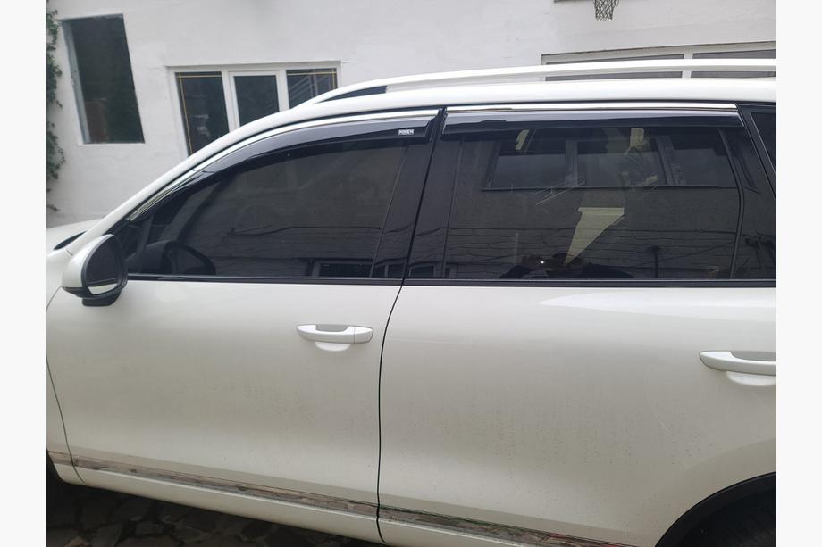 Volkswagen Touareg 2010–2018 Raamwinddeflectoren met chroomlijst (4 stuks, Niken) Foto 2