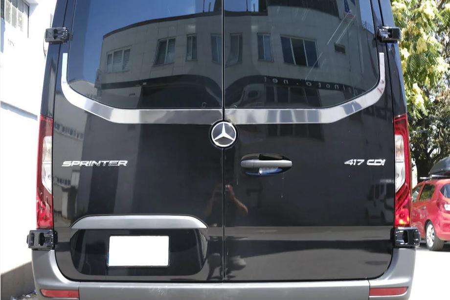 Mercedes Sprinter W907/W910 2018– Achterruit sierlijst V-2 Carmos (2 stuks, RVS) Image
