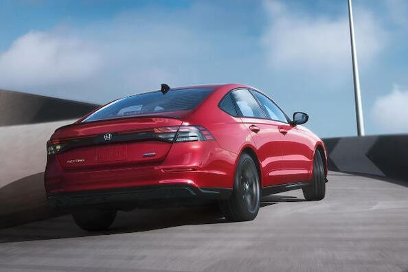 Review van de nieuwe generatie Honda Accord sedan Foto 4