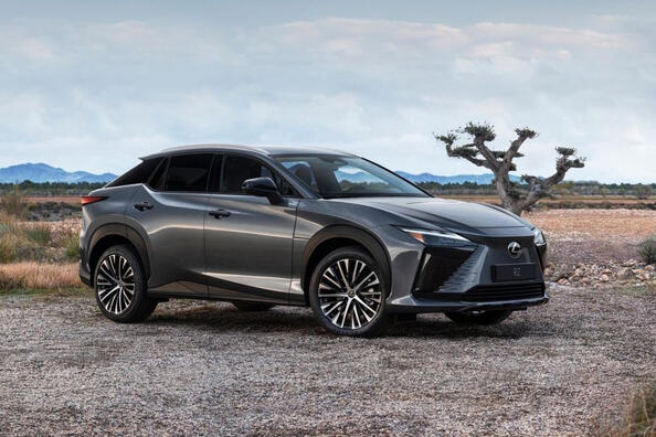 Elektrische Lexus RZ-crossover krijgt betaalbaardere versie – 300e Foto 1