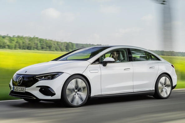 Review van de elektrische sedan Mercedes-Benz EQE (V295)
