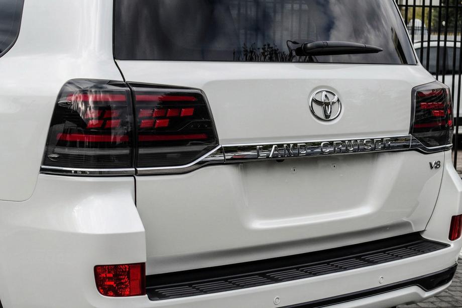 Toyota Land Cruiser 200 2007–2021 Achterlichten 2016-2021 (Sequential Red Plus) Image