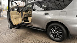 Nissan Armada 2016–2024 Side steps New Vision Grey (2 stuks, aluminium) foto 3