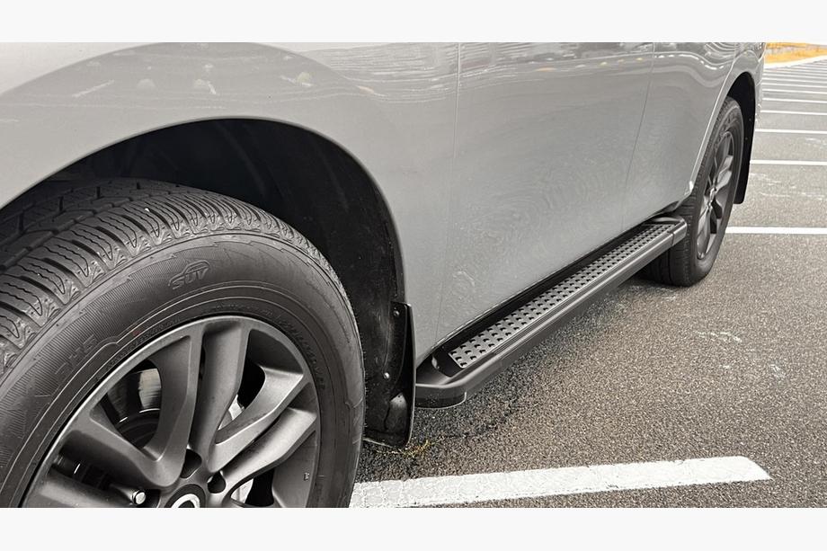 Nissan Armada 2016–2024 Side steps New Vision Grey (2 stuks, aluminium) Image