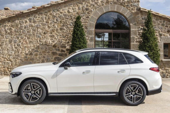 Review van de tweede generatie Mercedes-Benz GLC AWD-crossover Foto 2