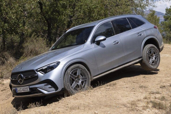 Review van de tweede generatie Mercedes-Benz GLC AWD-crossover Foto 1
