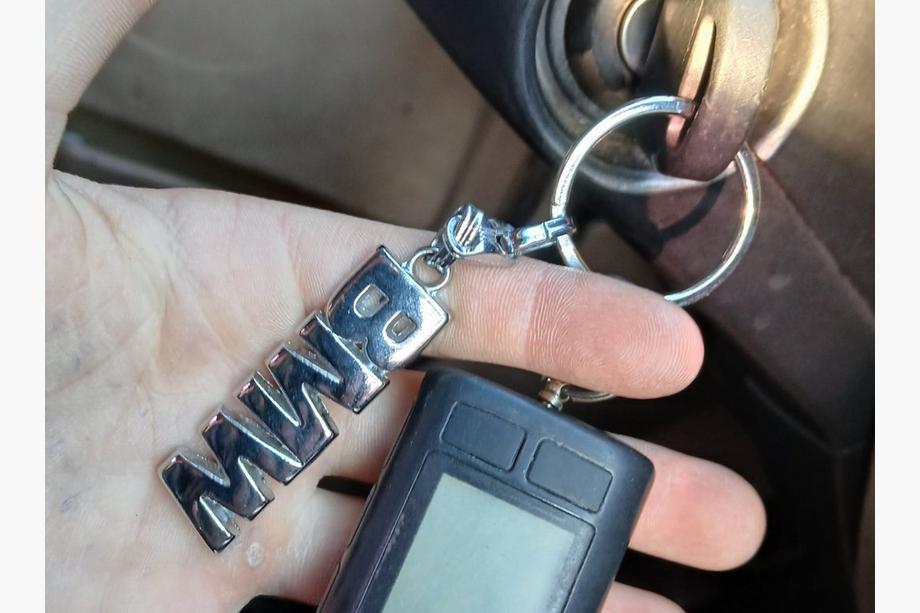 BMW Metalen sleutelhanger met BMW-logo Foto 1