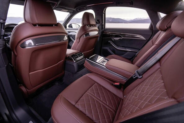 Review van de vernieuwde Audi A8 sedan met vierwielaandrijving Foto 5