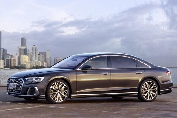 Review van de vernieuwde Audi A8 sedan met vierwielaandrijving Foto 2