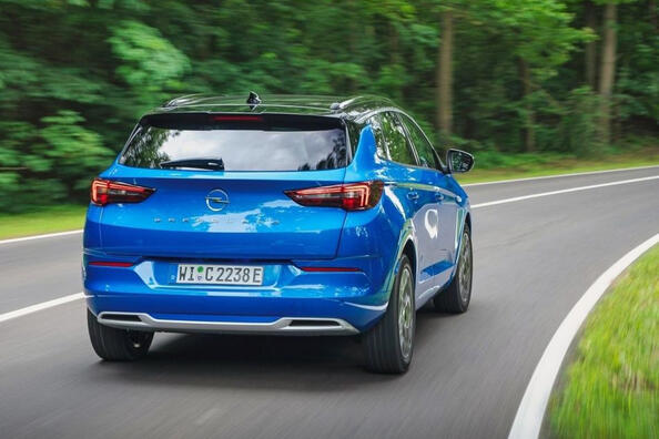 Review van de vernieuwde compacte crossover Opel Grandland Foto 5