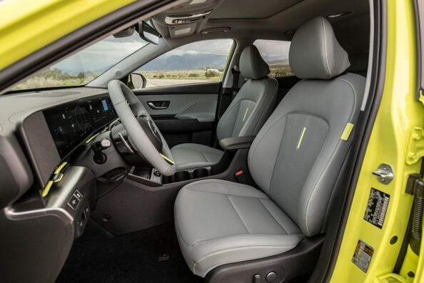 Review van de tweede generatie elektrische crossover Hyundai Kona Electric Foto 6