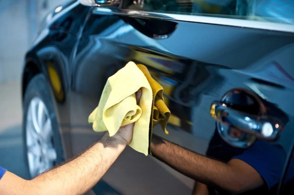 Taperesten van je auto verwijderen: middelen en tips