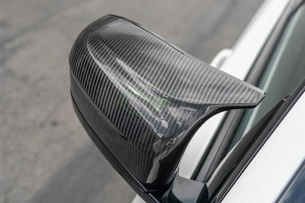 Carbon spiegelkappen voor auto’s: voordelen en kenmerken Foto 1