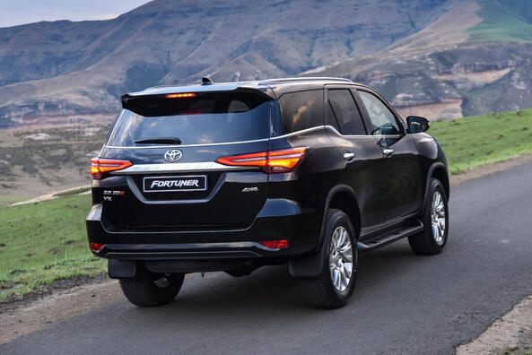 Toyota Fortuner: de belichaming van een moderne SUV Foto 4