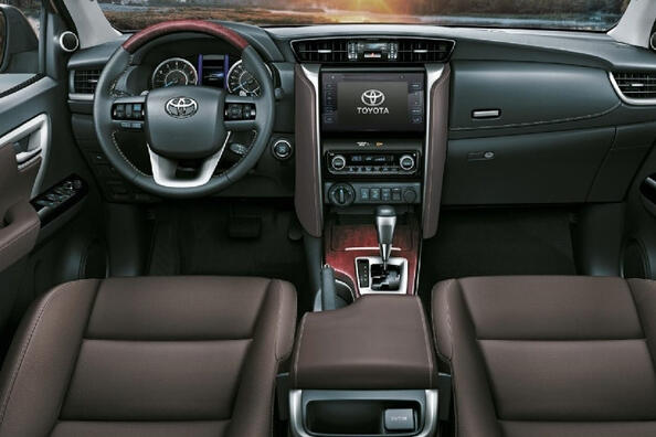 Toyota Fortuner: de belichaming van een moderne SUV Foto 5