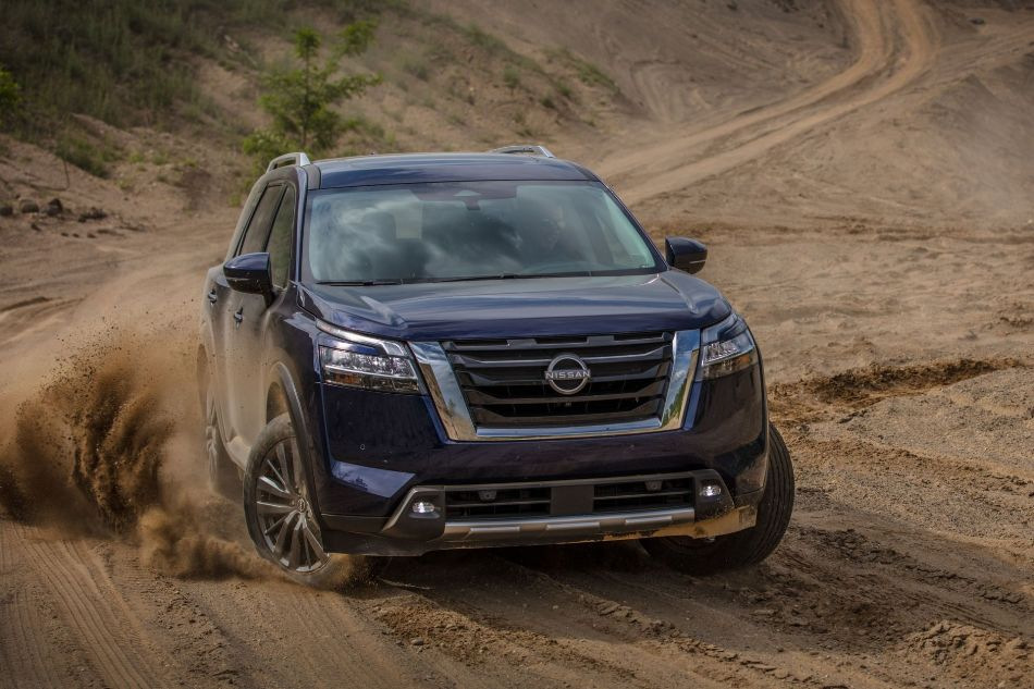 Review van de vijfde generatie SUV Nissan Pathfinder