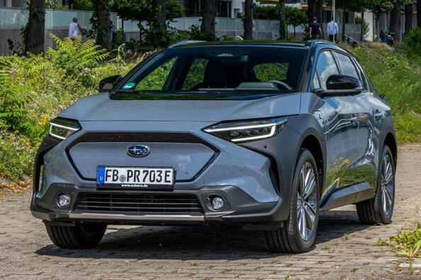 Elektrische crossover Subaru Solterra met vierwielaandrijving