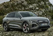 Elektrische vierwielaangedreven crossover Audi Q8 e-tron foto 1