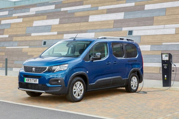 Review van de elektrische compactvan Peugeot e-Rifter